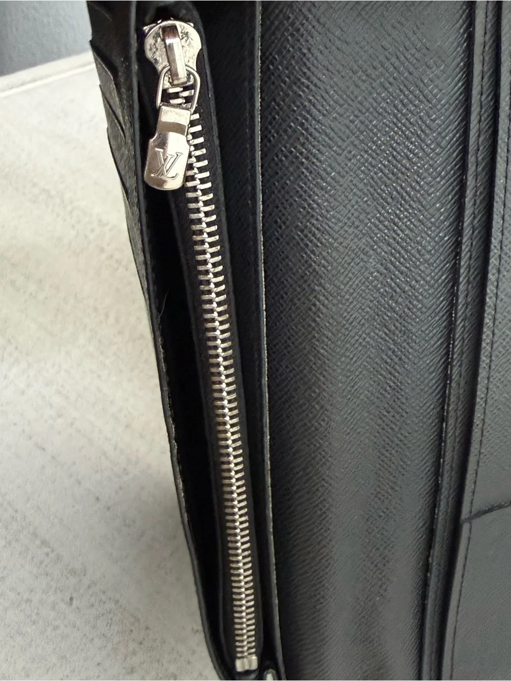 LOUIS VUITTON Taiga Brazza Wallet